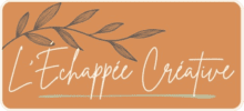 Logo l'échappée créative, retraite créative, de loisirs créatif, typographie à main levée blanc cassée sur fond rouille.