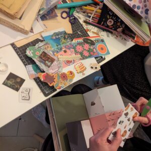 Ateliers Collage Introspectif au P'tit Rex Café – Image 6